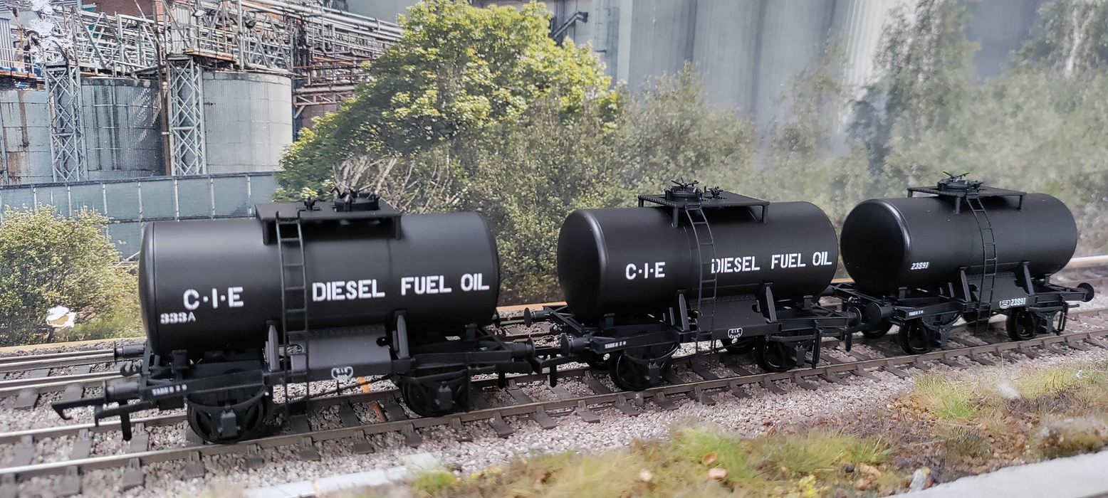 CIE Diesel Fuel Oil Tank Wagon - Black - Pack 1