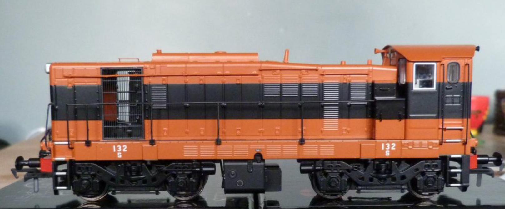 132 - Class 121 Locomotive - Supertrain